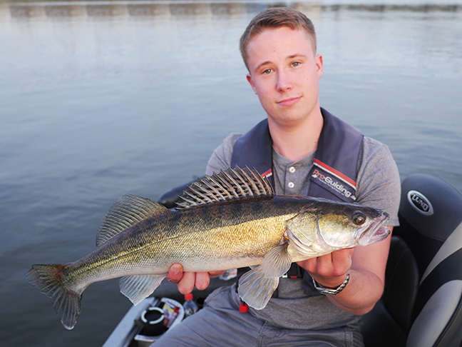 pro-guiding-zander16303