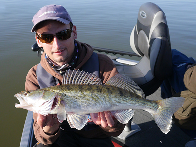 pro-guiding-zander16309