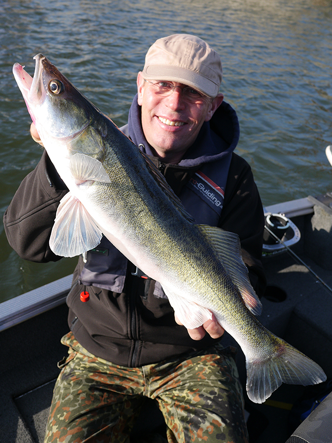 pro-guiding-zander16313