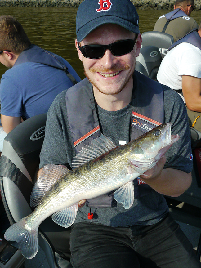 pro-guiding-zander16319