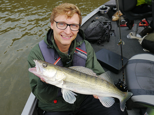 pro-guiding-zander16329