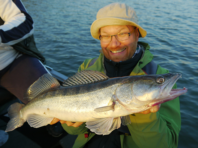 pro-guiding-zander16336