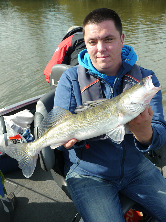 pro-guiding-zander16339