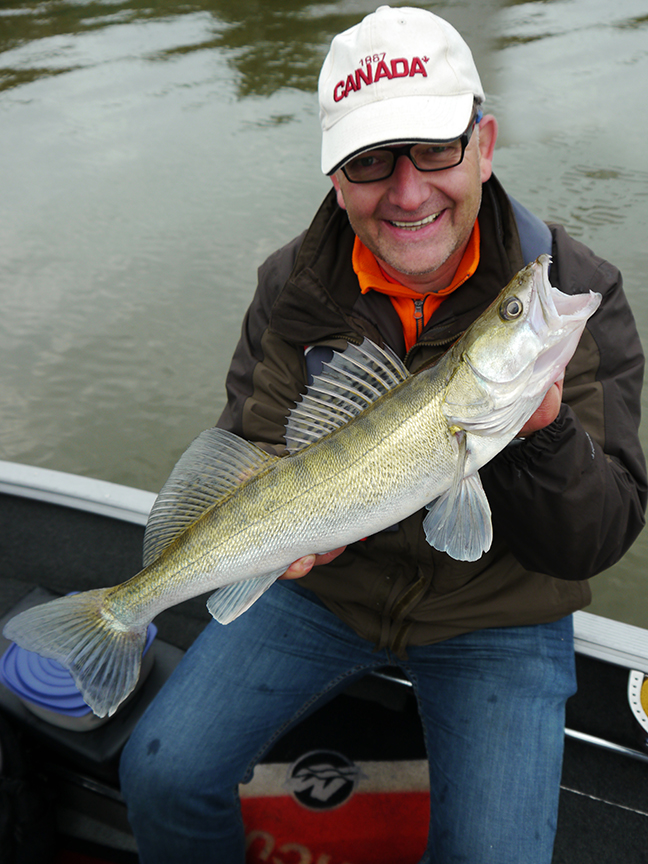 pro-guiding-zander16340