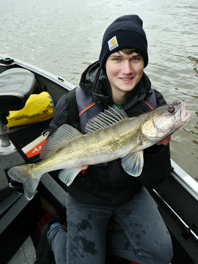 pro-guiding-zander16388