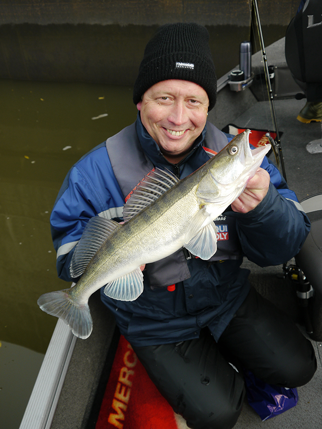 pro-guiding-zander16412