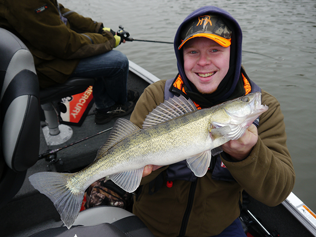 pro-guiding-zander16416