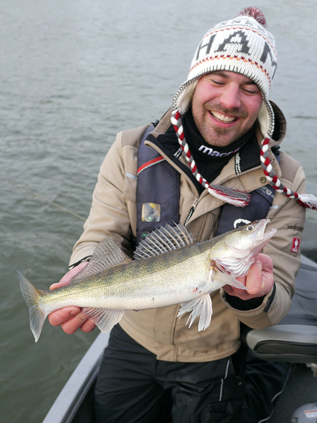 pro-guiding-zander16498