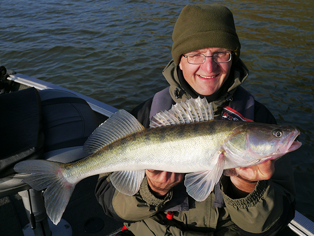 pro-guiding-zander16473