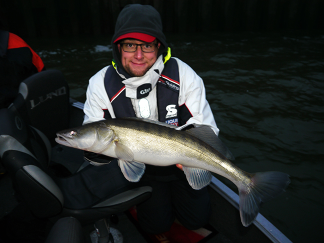 pro-guiding-zander16475