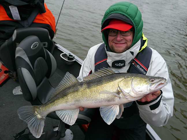 pro-guiding-zander16477