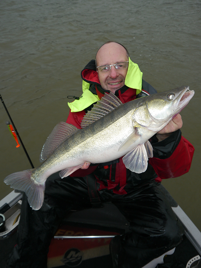 pro-guiding-zander16494