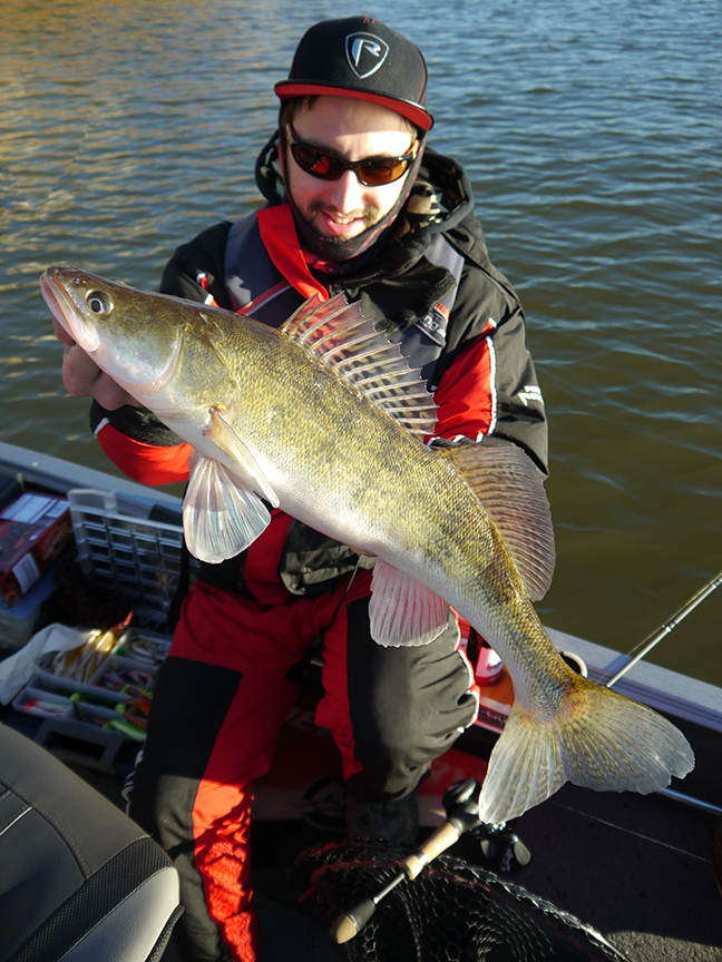 pro-guiding-zander16527