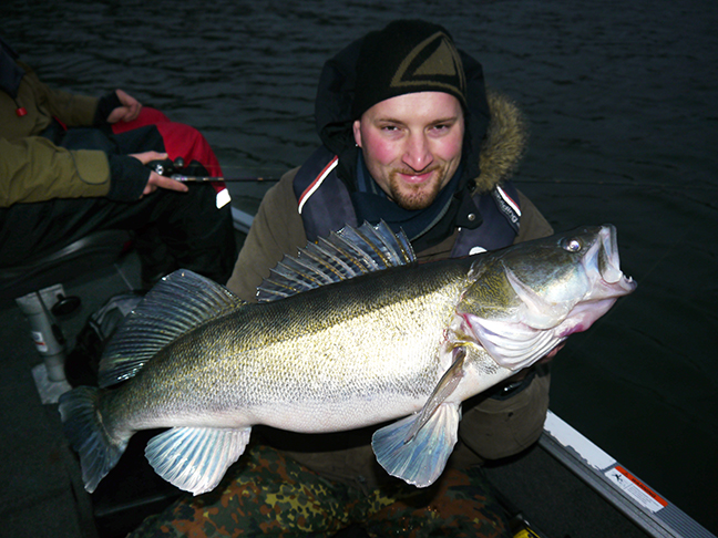 pro-guiding-zander16549