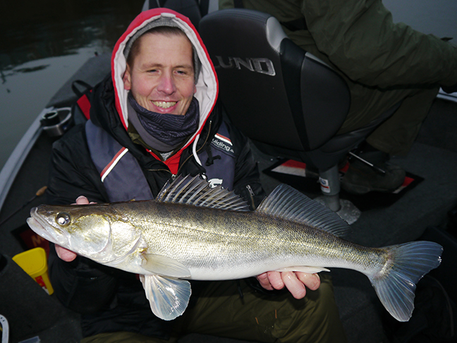 pro-guiding-zander16559