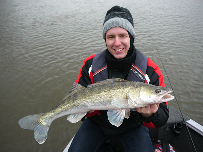 pro-guiding-zander16562
