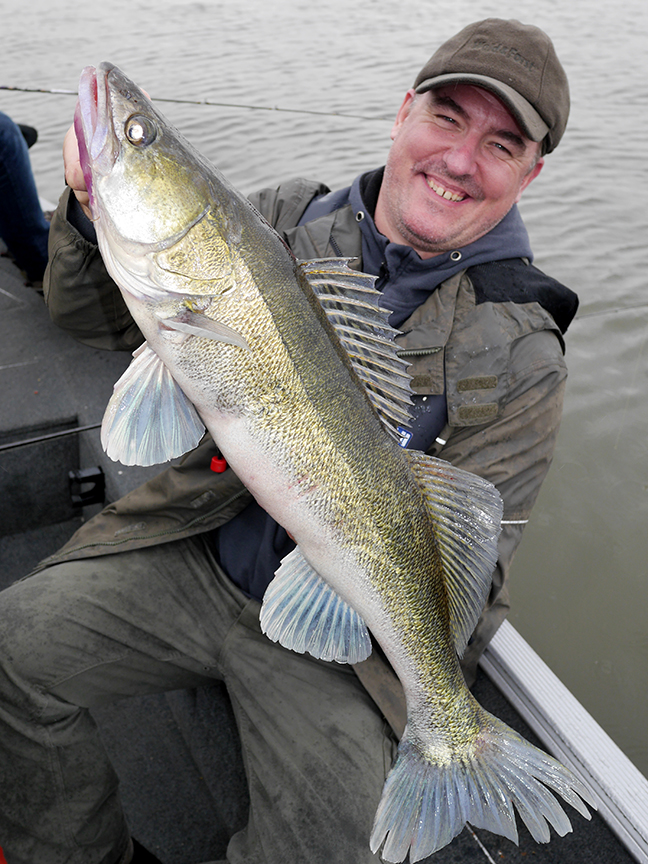 Pro-Guiding-Zander17035