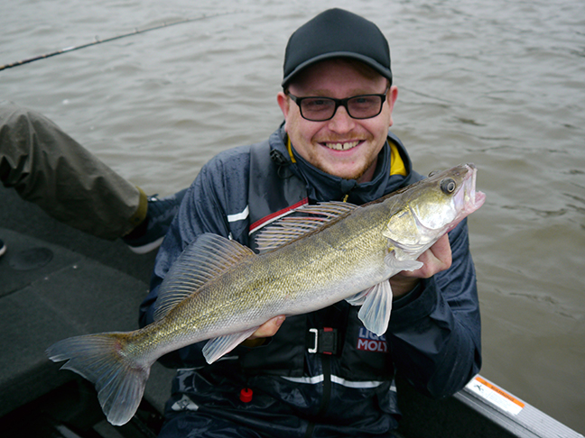 Pro-Guiding-Zander17036