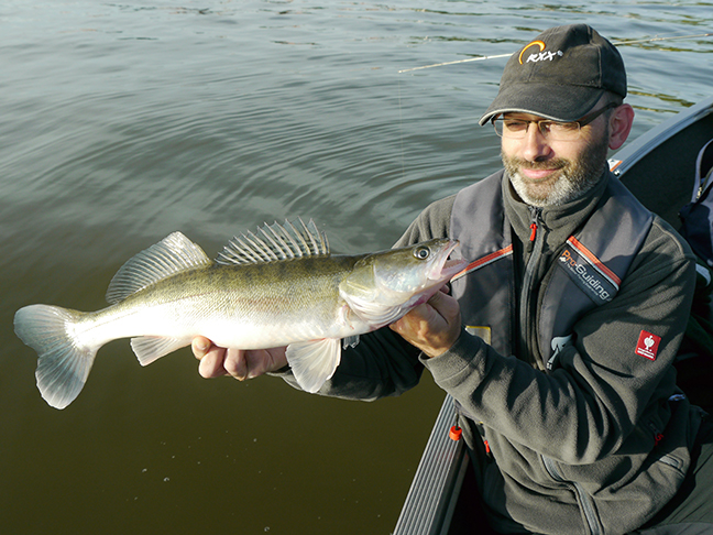 Pro-Guiding-Zander17040