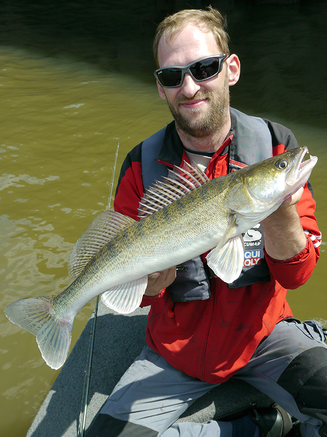 Pro-Guiding-Zander17057