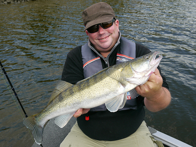 Pro-Guiding-Zander17064