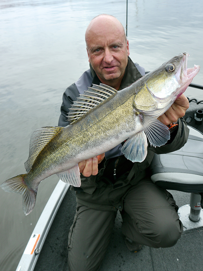 Pro-Guiding-Zander17121