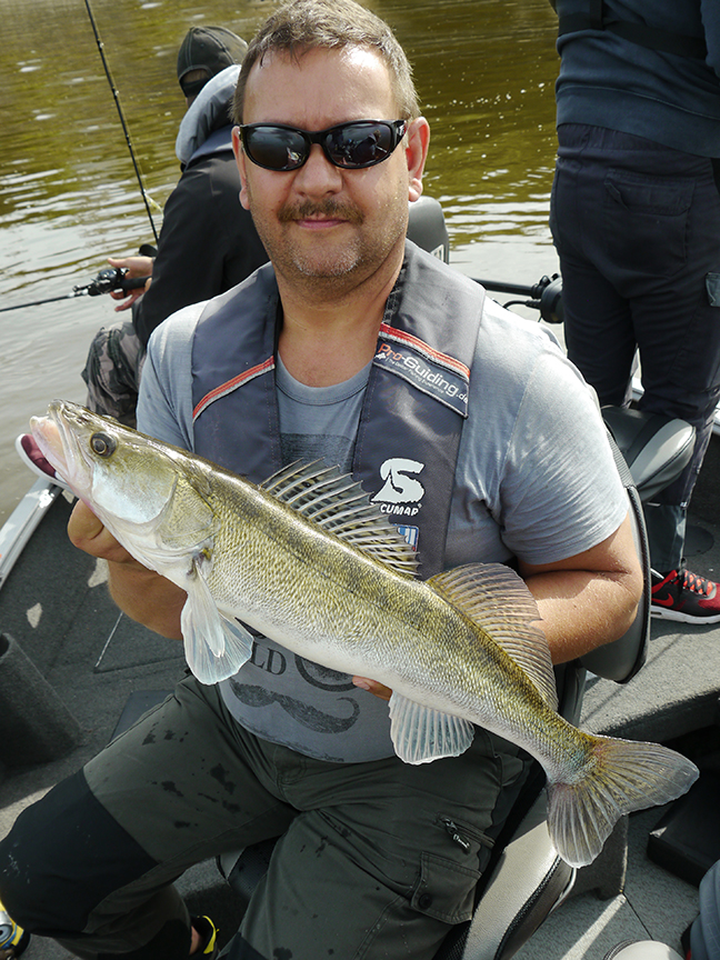 Pro-Guiding-Zander17150