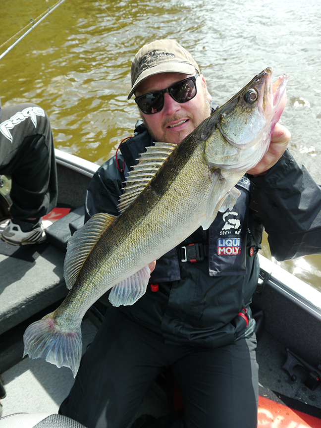 Pro-Guiding-Zander17165