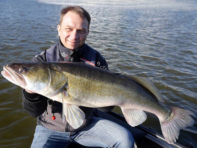 Pro-Guiding-Zander17178