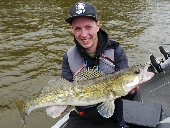 Pro-Guiding-Zander17201