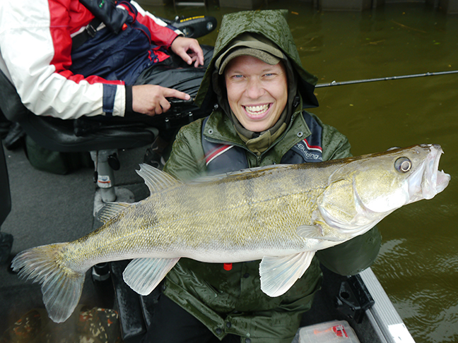 Pro-Guiding-Zander17272
