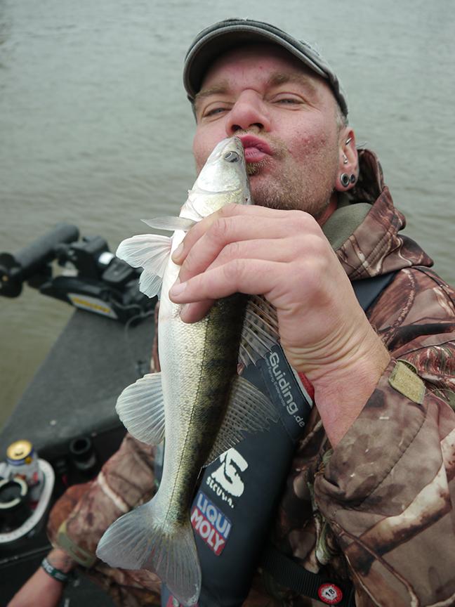 Pro-Guiding-Zander17274