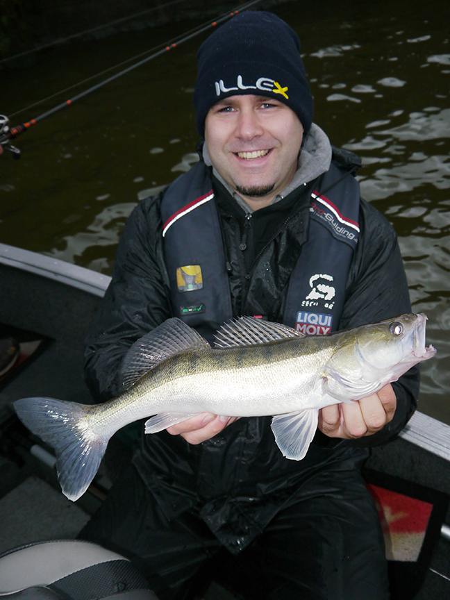 Pro-Guiding-Zander17246