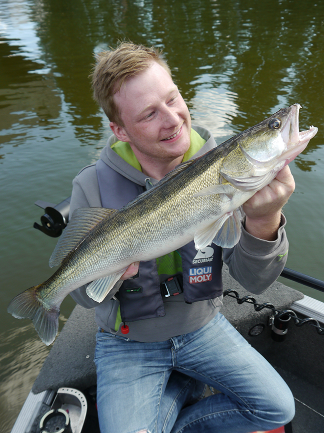 Pro-Guiding-Zander17253