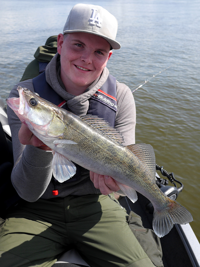 Pro-Guiding-Zander17256