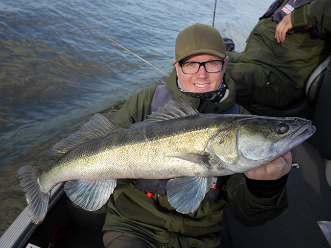 Pro-Guiding-Zander17261