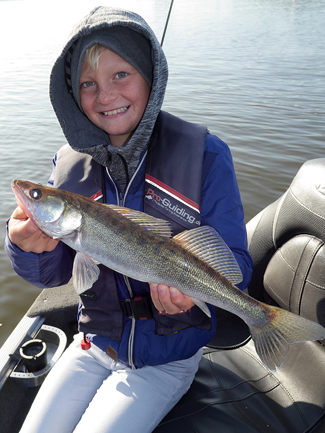Pro-Guiding-Zander17266