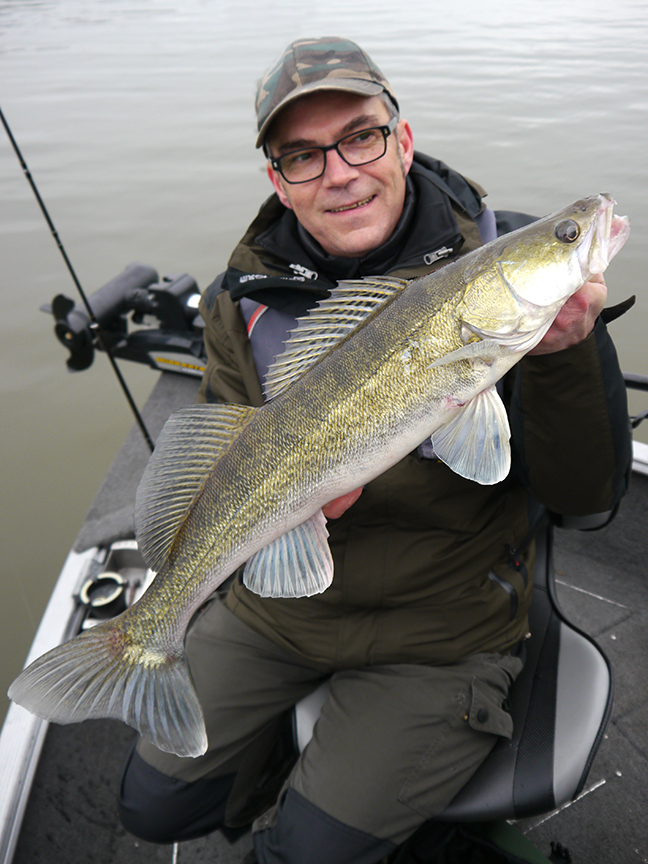Pro-Guiding-Zander17295