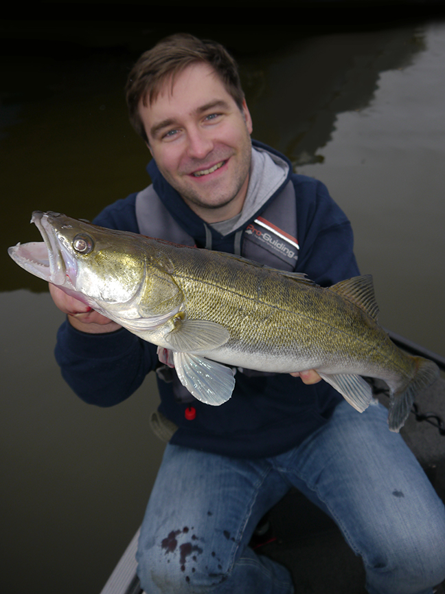 Pro-Guiding-Zander17308