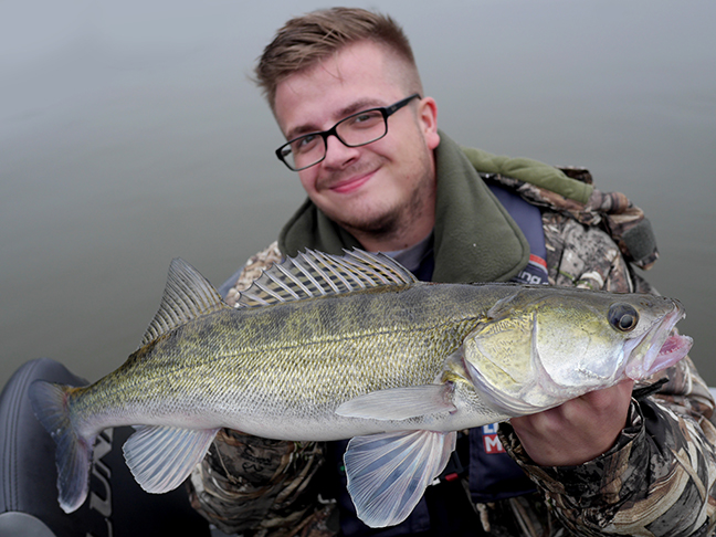 Pro-Guiding-Zander17321