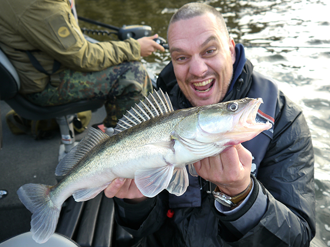 Pro-Guiding-Zander17352