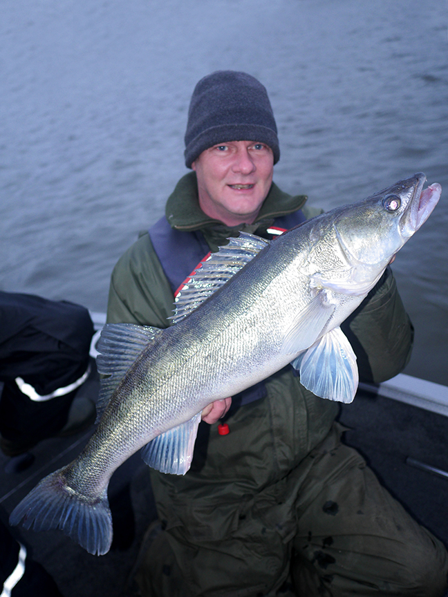 Pro-Guiding-Zander17359