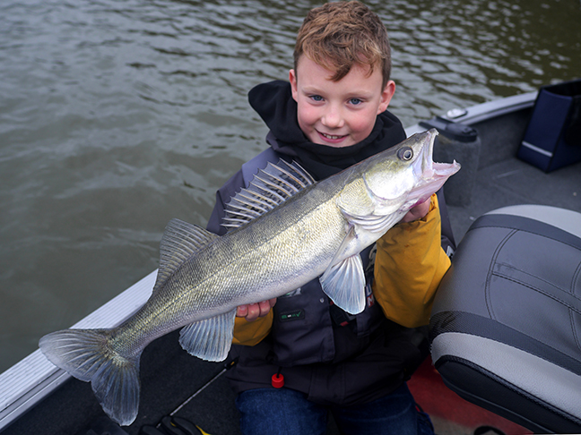 Pro-Guiding-Zander17360
