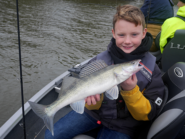Pro-Guiding-Zander17363