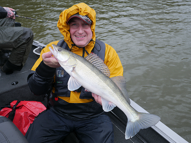 Pro-Guiding-Zander17368