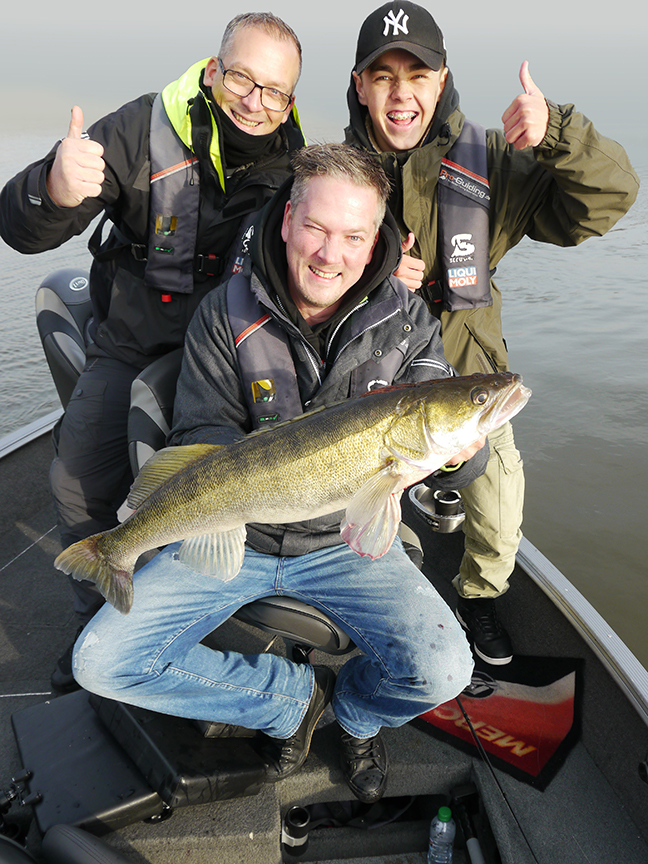 Pro-Guiding-Zander17376