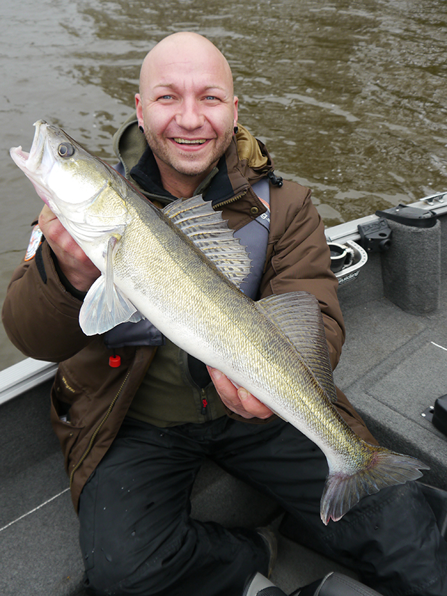 Pro-Guiding-Zander17393