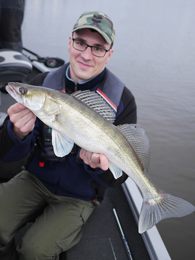 Pro-Guiding-Zander17395