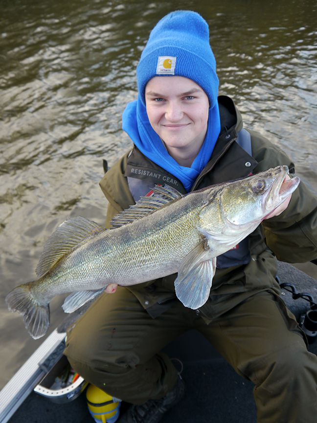 Pro-Guiding-Zander17440