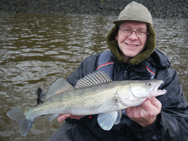 Pro-Guiding-Zander17459